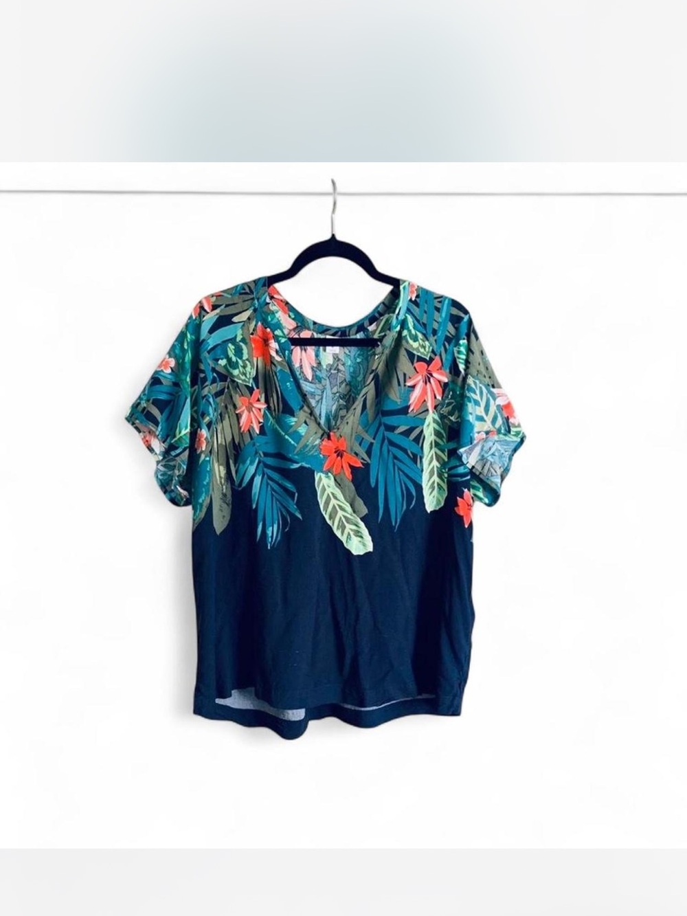 Coastal Grandma Old Navy Navy V-Neck Tropical Floral Blouse size XL